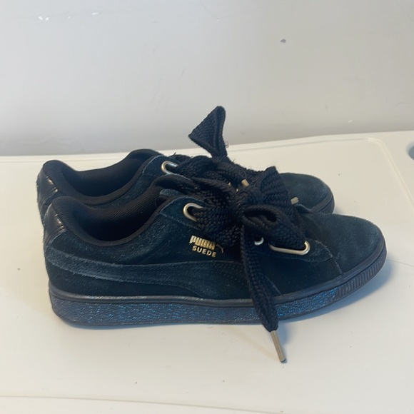 Puma suede black shoe with gold with glittery midsole - Picture 6 of 10